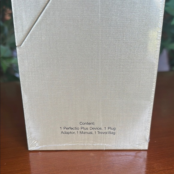 Perfectio Limited Edition  Zero Gravity LED Infra-red Light Anti Wrinkle Device - Picture 8 of 11